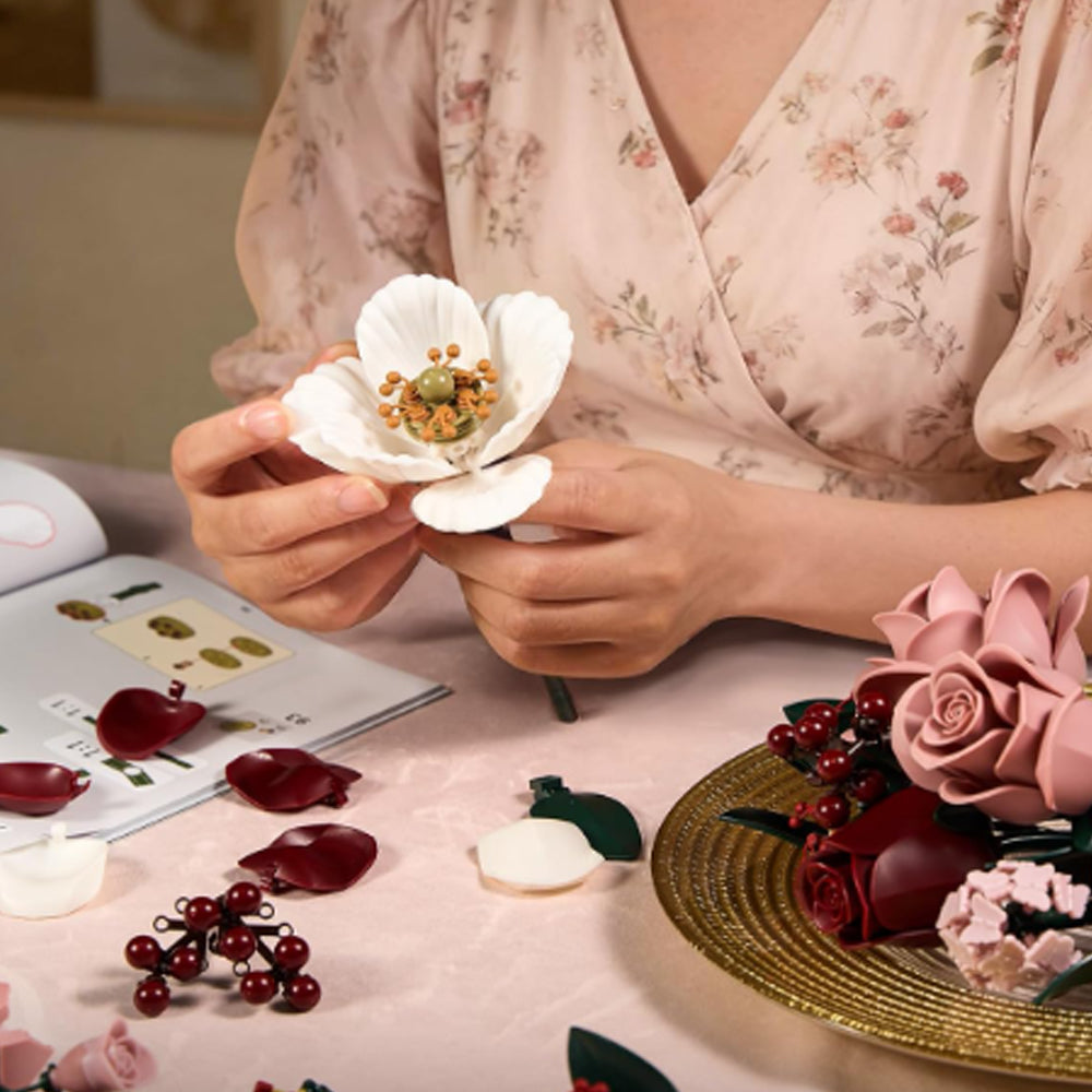 Moonlit Rose Building Bouquet Set